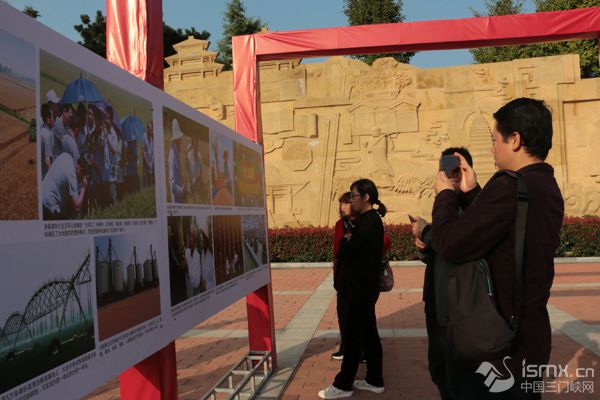 ���Һ����(gu��)�����L(zh��ng)������ʡ�cף���Ї�(gu��)����70����DƬչ���T�{��չ�^(q��)�_չ