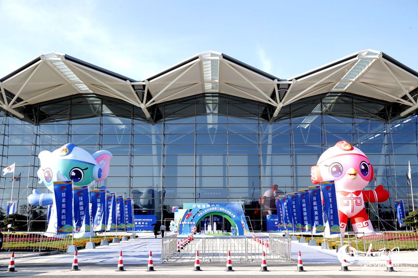 �ڶ��ü��܏���Փ������ԭ���H��չ�����e�k������W(w��ng)ӛ�� ��־�h(yu��n)�z